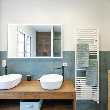 Zeruko Izarra, Grand Standing Villa *