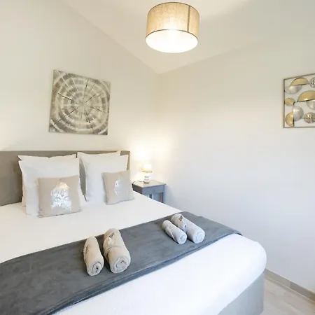 Villa Zeruko Izarra, Grand Standing Sare