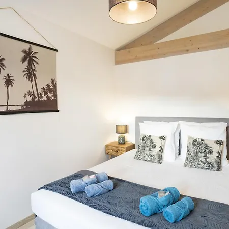 Zeruko Izarra, Grand Standing Villa *