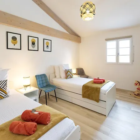 Zeruko Izarra, Grand Standing Villa *