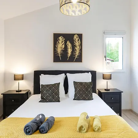 Zeruko Izarra, Grand Standing Villa Sare