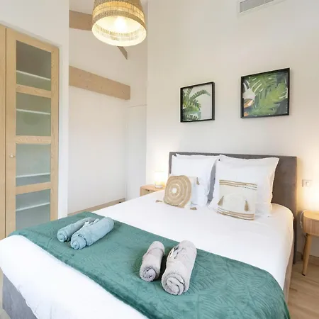 Zeruko Izarra, Grand Standing Villa *