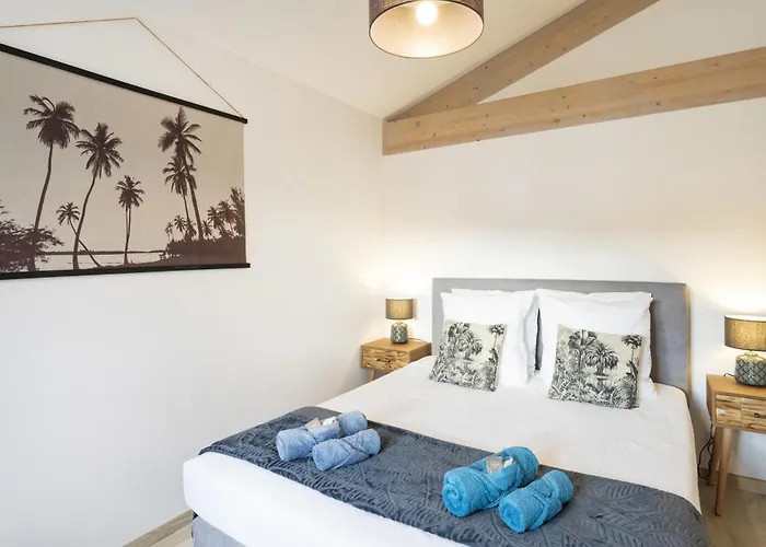 Zeruko Izarra, Grand Standing Villa *