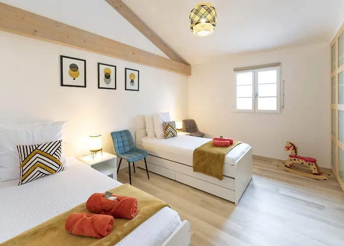 Zeruko Izarra, Grand Standing Villa *