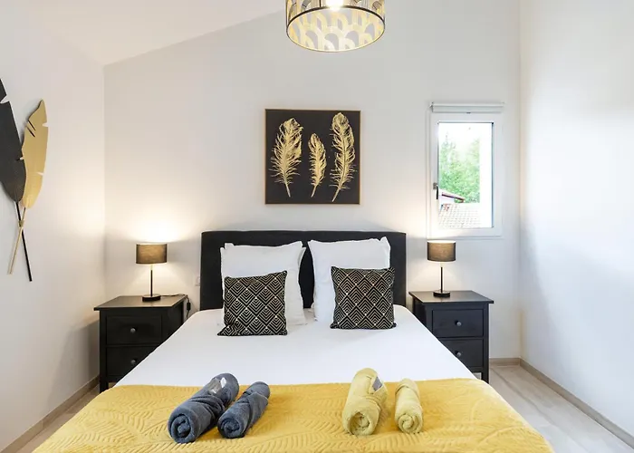 Zeruko Izarra, Grand Standing Villa Sare